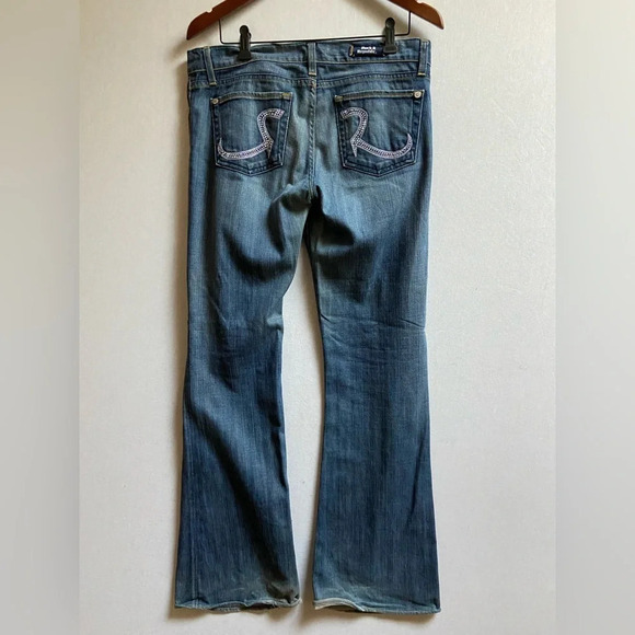 Rock and republic mid rise bootleg wide leg jean’s bejeweled back logo Sz 29 - Picture 2 of 16